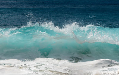 Frozen motion of water droplets at the crest of ocean waves off the coast of hawaii
