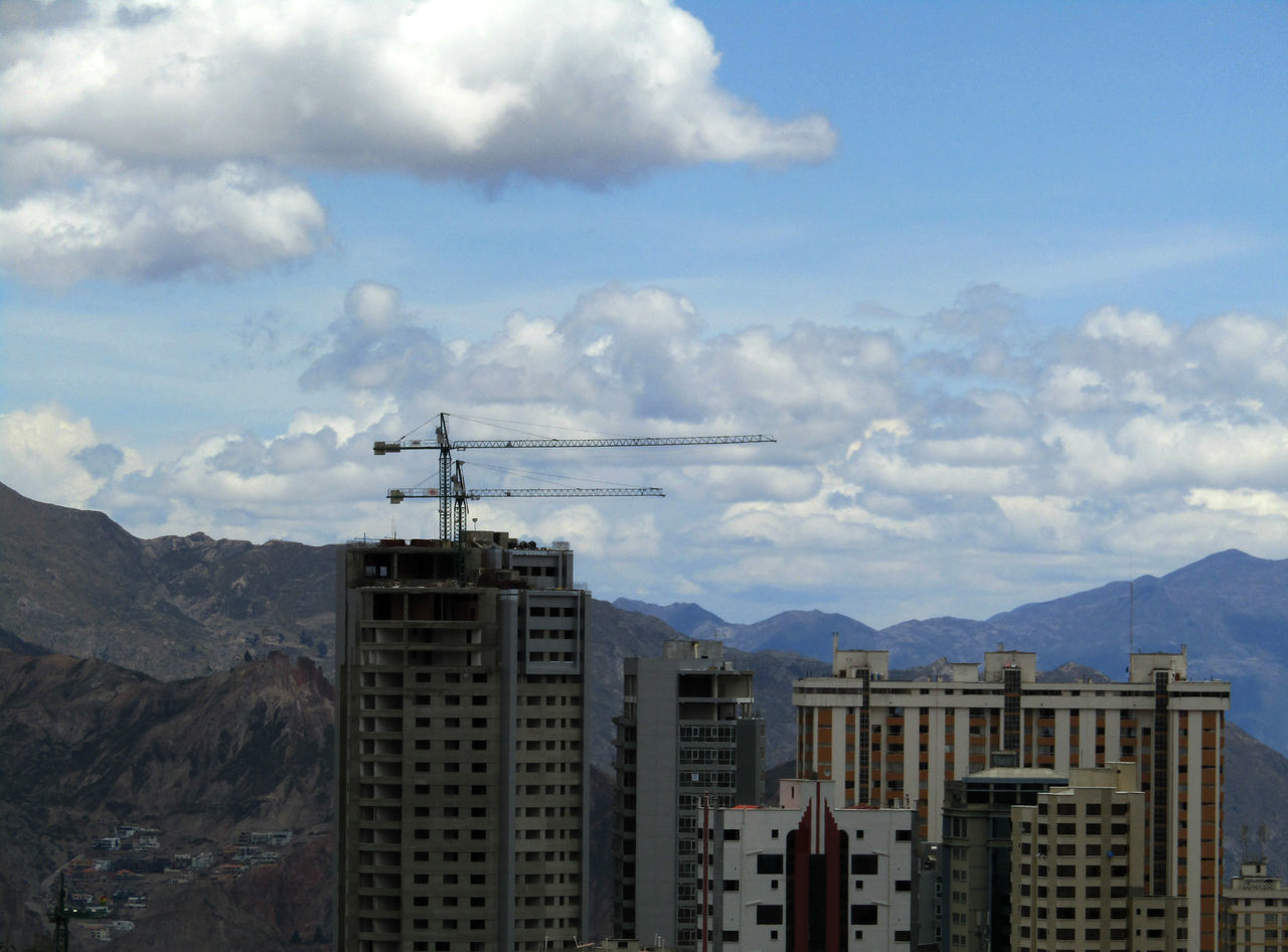 VIEW OF BUILDINGS IN CITY