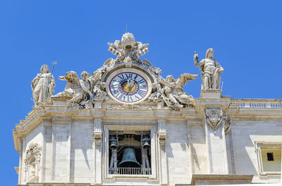 Clock in saint peter, vatican