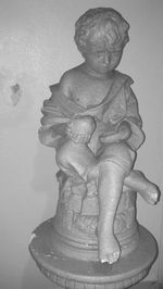 statue