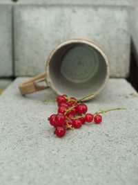 Close-up of cherries in bowl on table