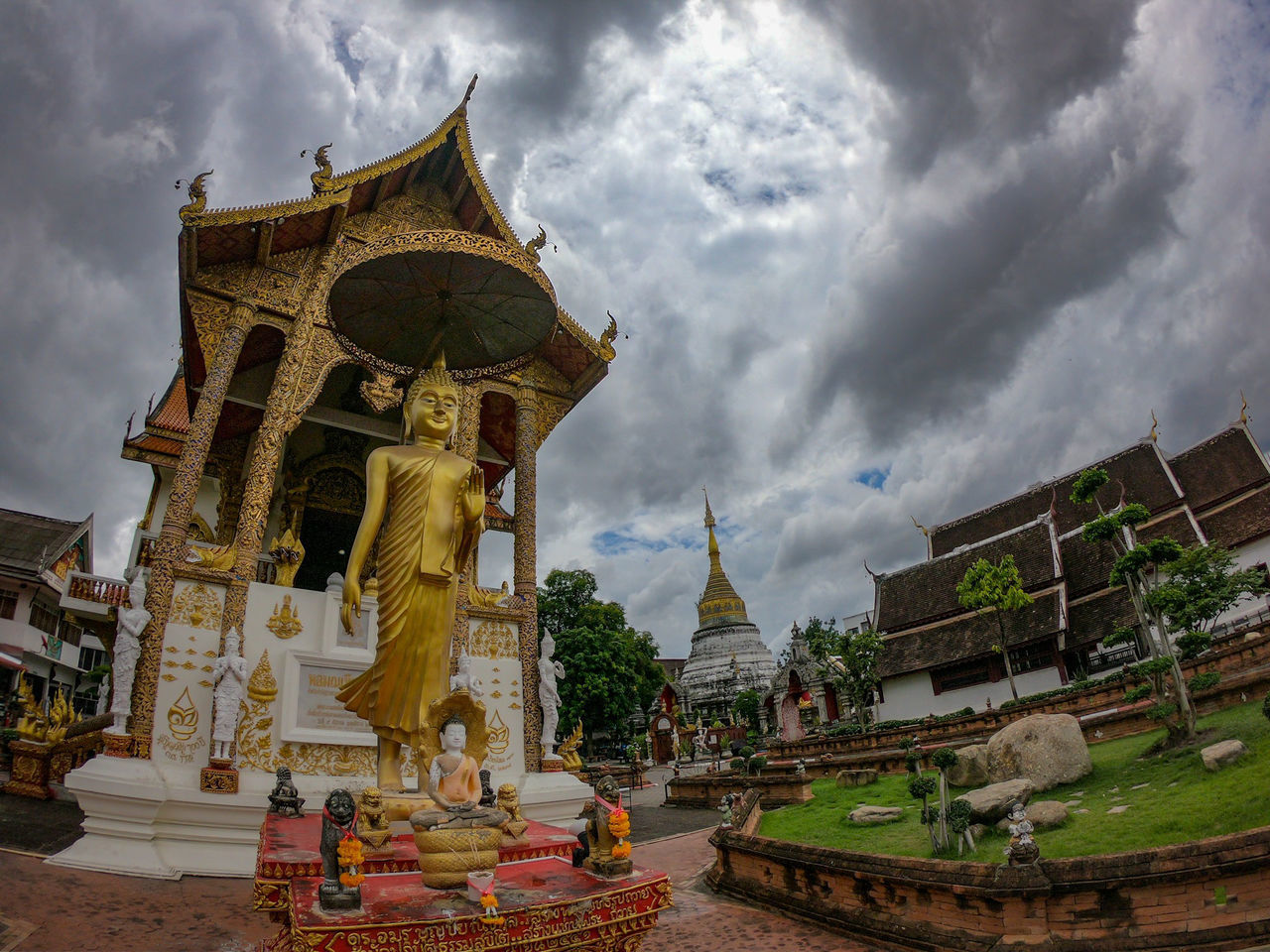 PANORAMIC VIEW OF STATUE OF BUILDINGS AGAINST SKY