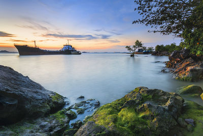 Scenic view of sea against sky