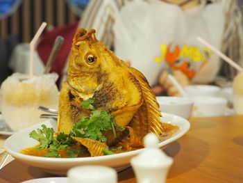 Close-up of crab in plate on table