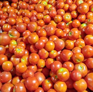 Full frame shot of tomatoes in market