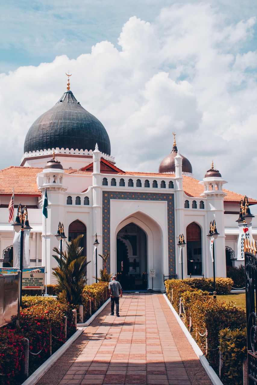 architecture, built structure, cloud - sky, dome, sky, day, building exterior, arch, place of worship, spirituality, outdoors, nature, no people