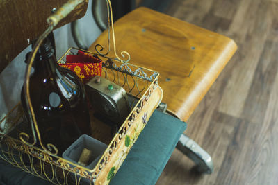 A coffee shop that friends go to work with and decorated in vintage style in chiang mai.