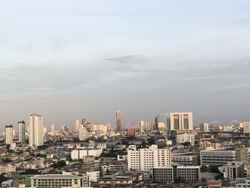 Sky  of chaopraya river