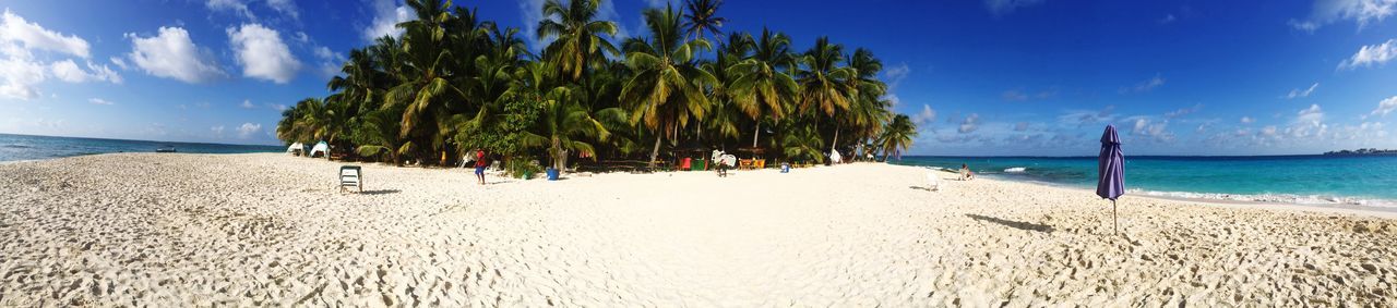 sea, beach, water, horizon over water, sand, blue, shore, sky, tranquil scene, tranquility, scenics, beauty in nature, vacations, nature, incidental people, summer, sunlight, idyllic, cloud