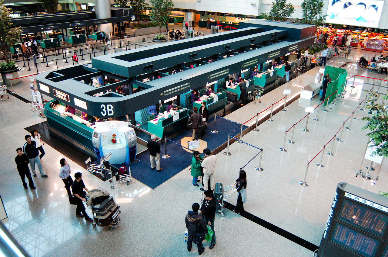 HIGH ANGLE VIEW OF PEOPLE AT STATION