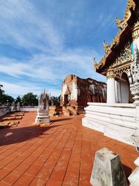 Statue of historic building against sky