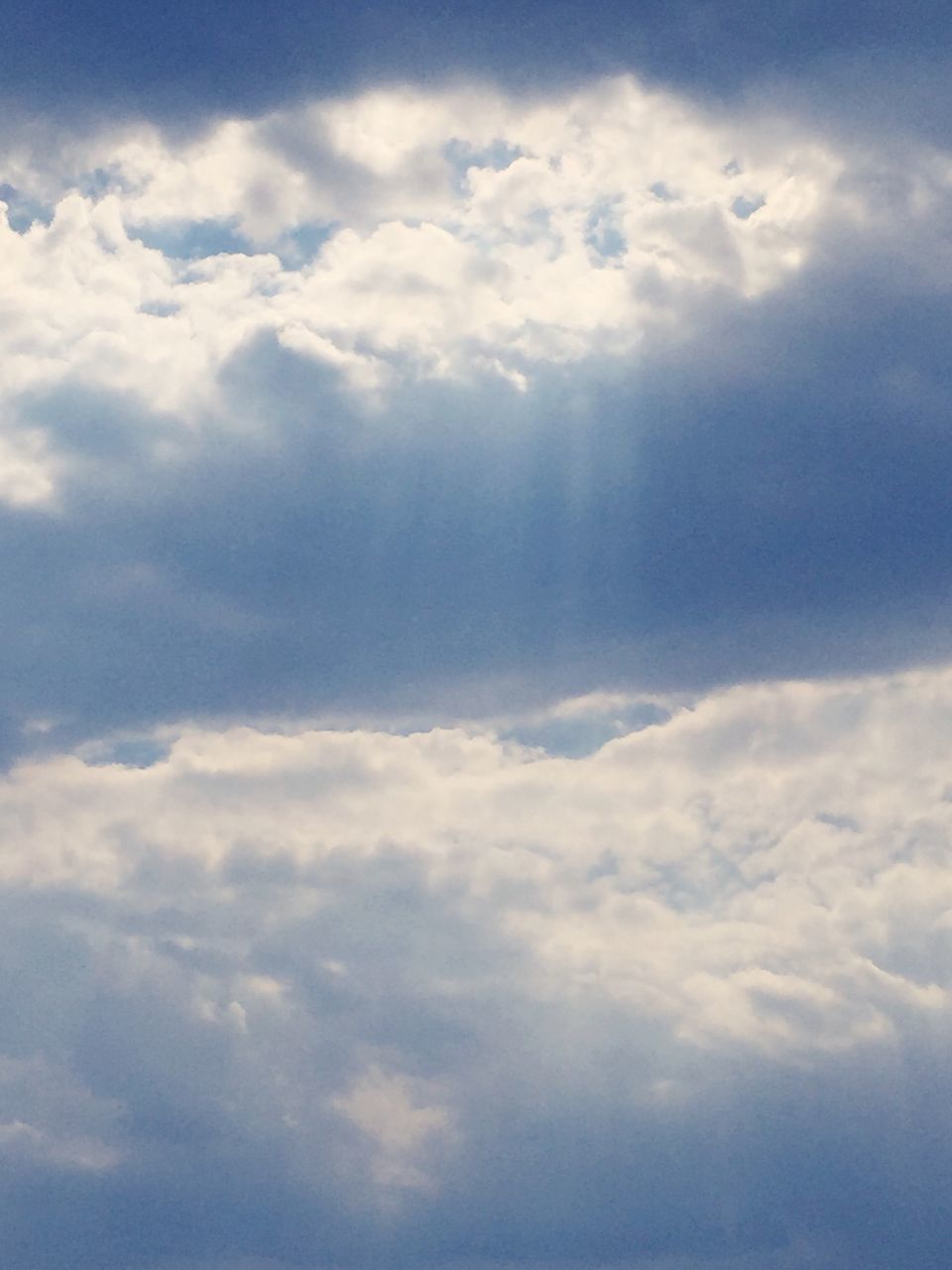 sky, cloud - sky, cloudy, beauty in nature, tranquility, scenics, tranquil scene, cloudscape, low angle view, cloud, nature, sky only, idyllic, weather, sunbeam, sunlight, white color, outdoors, no people, day