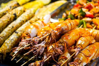 Street food at night in phu quoc, vietnam. bbq delicious seafood stove in market