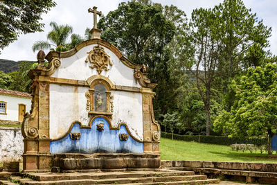Old fountain built in the 18th century in colonial style in the historic city of tiradentes