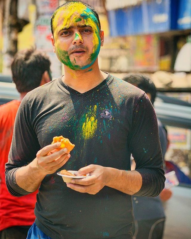 person, casual clothing, young men, lifestyles, front view, young adult, portrait, looking at camera, focus on foreground, leisure activity, mid adult men, handsome, three quarter length, smiling, waist up, mid adult, standing