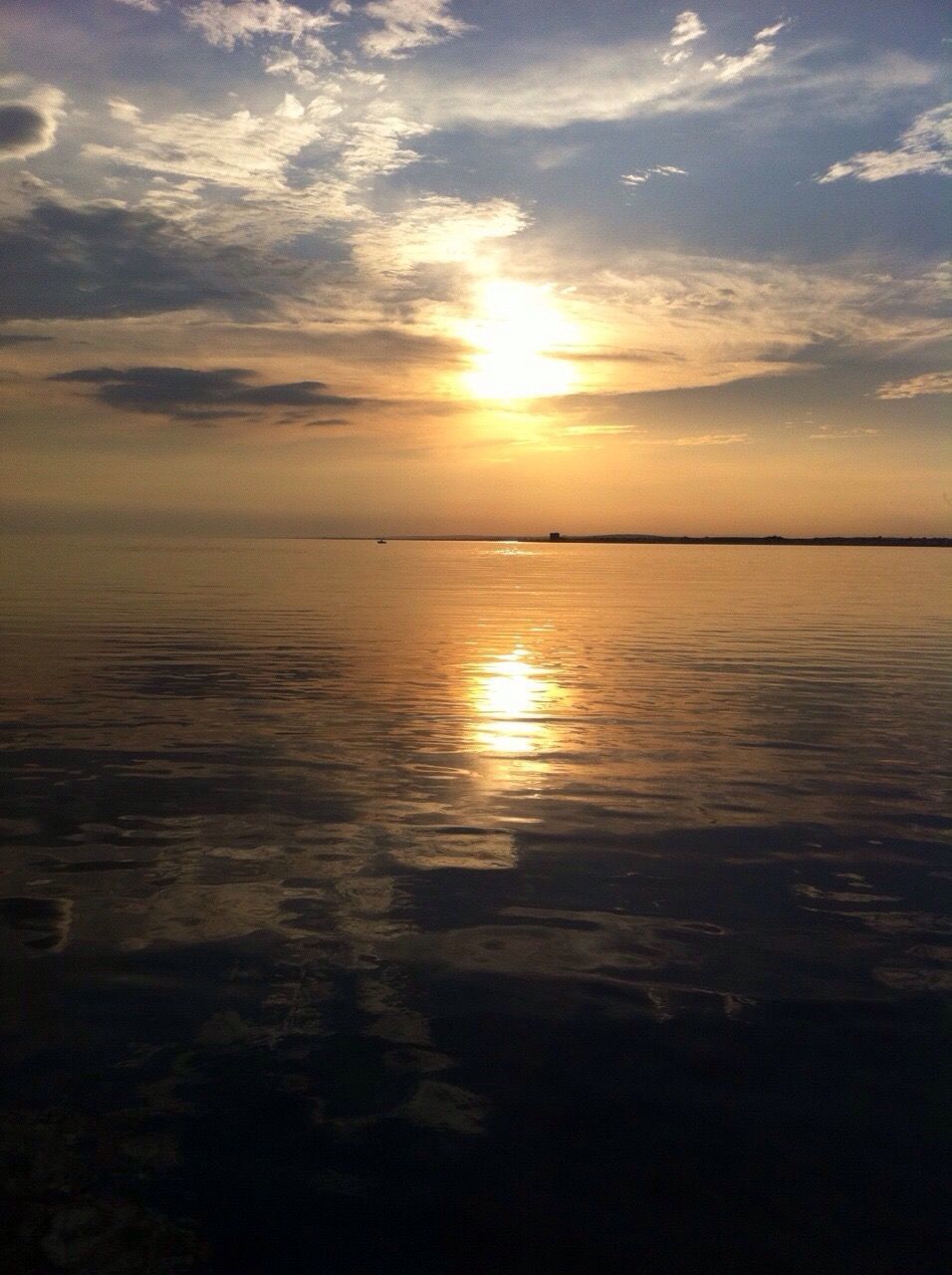 sunset, water, tranquil scene, scenics, tranquility, sun, beauty in nature, reflection, sea, sky, horizon over water, idyllic, nature, orange color, cloud - sky, silhouette, sunlight, beach, cloud, shore