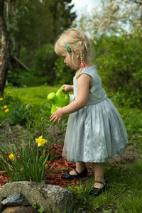 Full length of young woman standing on grass