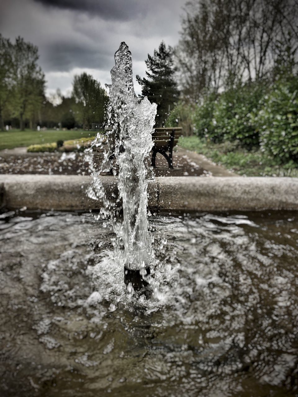 WATER SPLASHING ON FOUNTAIN