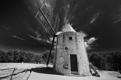 Abandoned building against sky