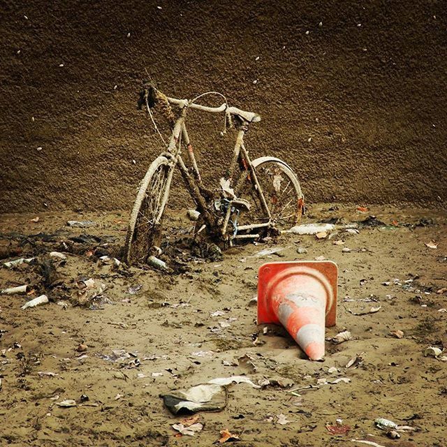 abandoned, sand, still life, absence, obsolete, damaged, messy, no people, beach, high angle view, day, ground, outdoors, sunlight, street, dirt, old, metal, close-up, shadow