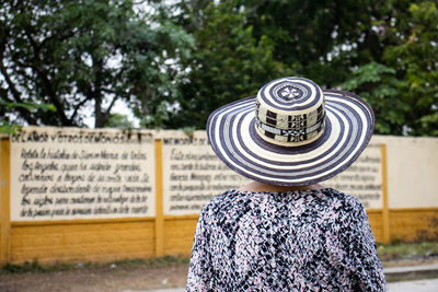 Senior woman tourist at the macondo linear park in aracataca. 