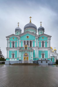 Trinity cathedral in saint seraphim-diveyevo monastery, russia