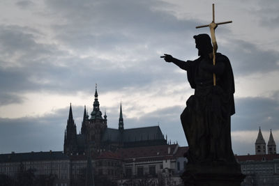 Statue of historic building against sky