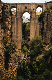 Arch bridge against sky