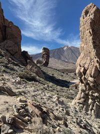 Roque cinchado rock formations against sky