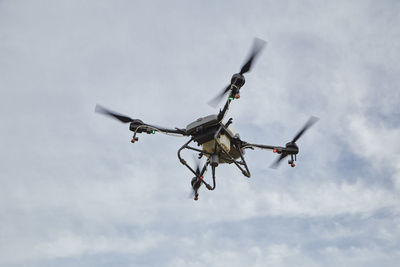 Agriculture drone fly to sprayed fertilizer using drone ai artificial intelligence, machine learning