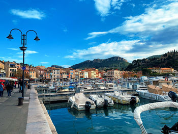 Landscape view of a dock next to the city