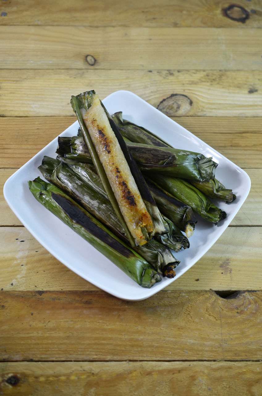 HIGH ANGLE VIEW OF MEAL IN PLATE