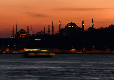 Sunset in istanbul with sultanahmet mosque and ayasofia in background