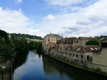 River by historic building against sky