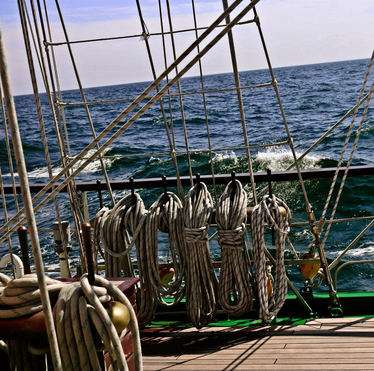 Belaying pin rails