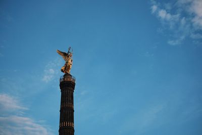 Low angle view of berlin victory column against sky