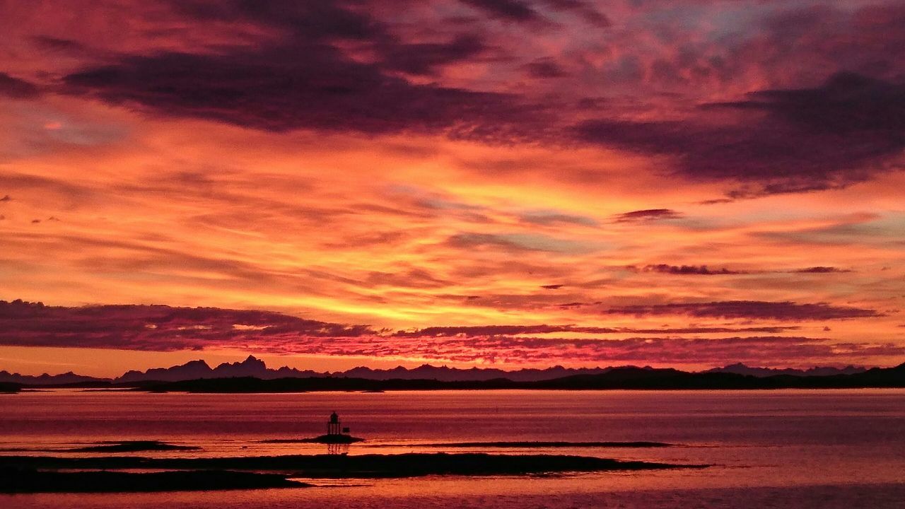 sunset, sky, cloud - sky, scenics, tranquil scene, beauty in nature, tranquility, water, cloudy, orange color, silhouette, dramatic sky, sea, beach, nature, cloud, idyllic, shore, weather