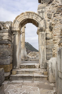 Marble archway in the ancient city of ephesus in selcuk, turkey