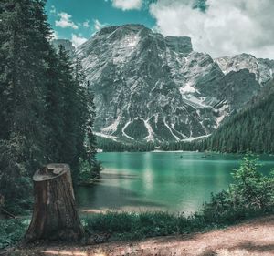 Scenic view of lake and mountains against sky