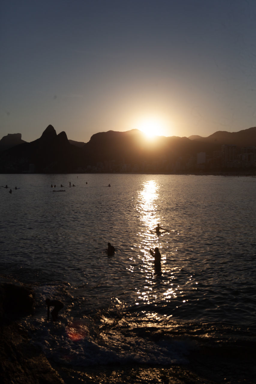 SCENIC VIEW OF SEA AGAINST SUNSET SKY