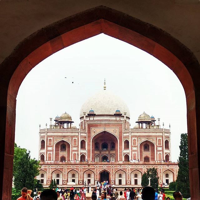 large group of people, architecture, arch, built structure, famous place, tourist, tourism, person, men, travel destinations, international landmark, travel, building exterior, lifestyles, mixed age range, dome, history, leisure activity, vacations