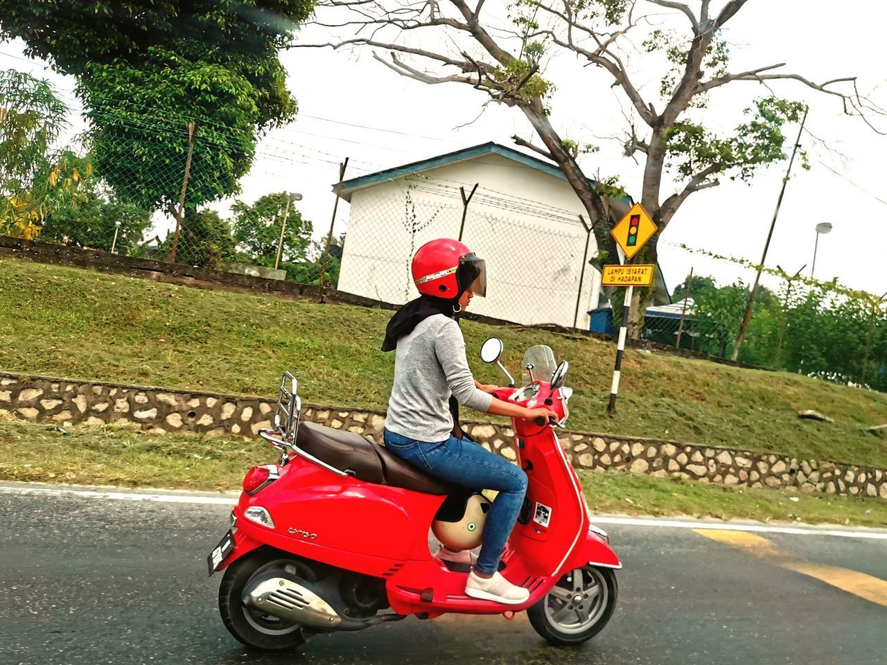 SIDE VIEW OF MAN RIDING MOTORCYCLE