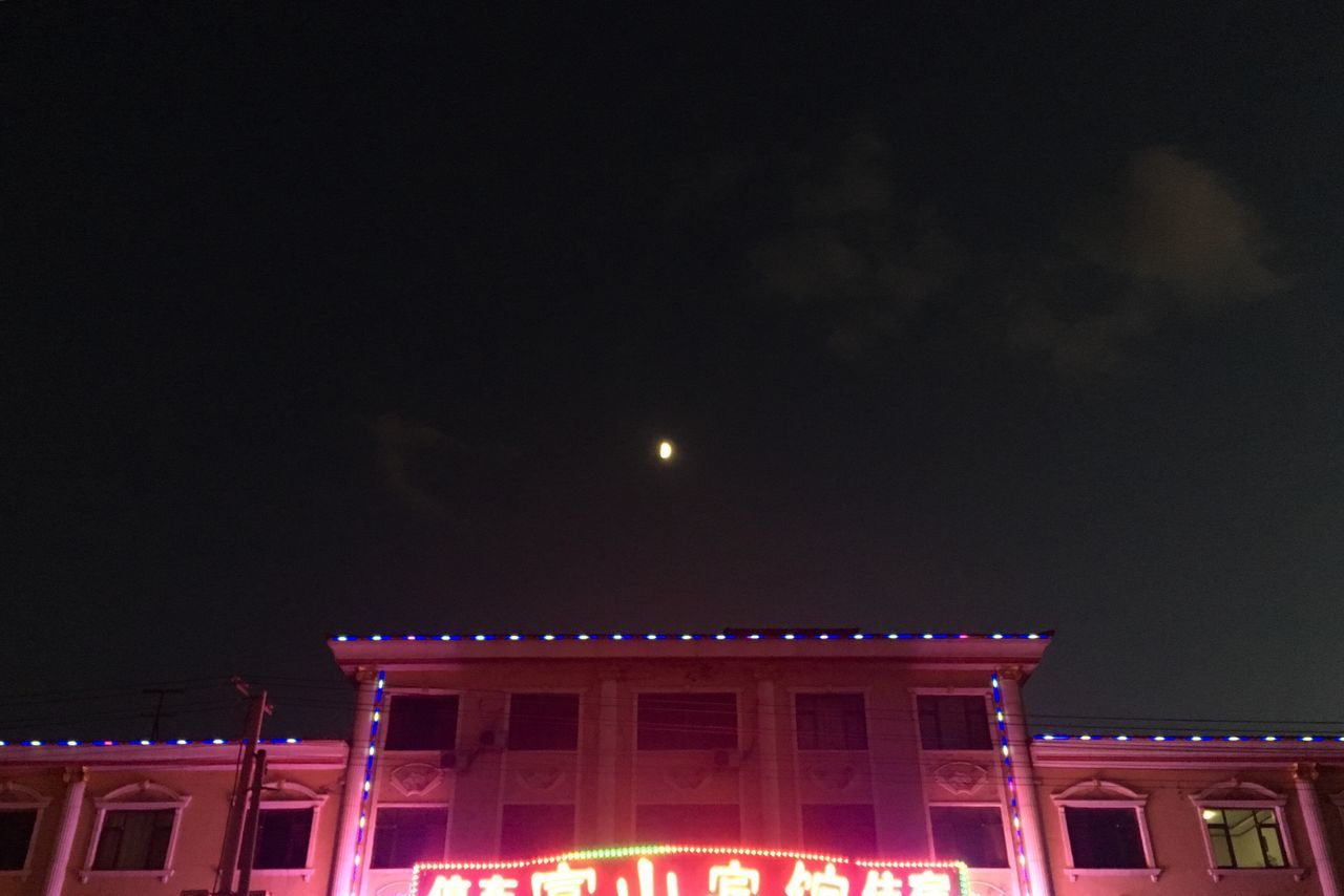 LOW ANGLE VIEW OF ILLUMINATED BUILDING AGAINST SKY