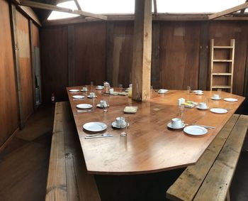 Table and chairs in bowl