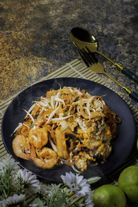 Pad thai is a popular dish for both thais and foreigners.