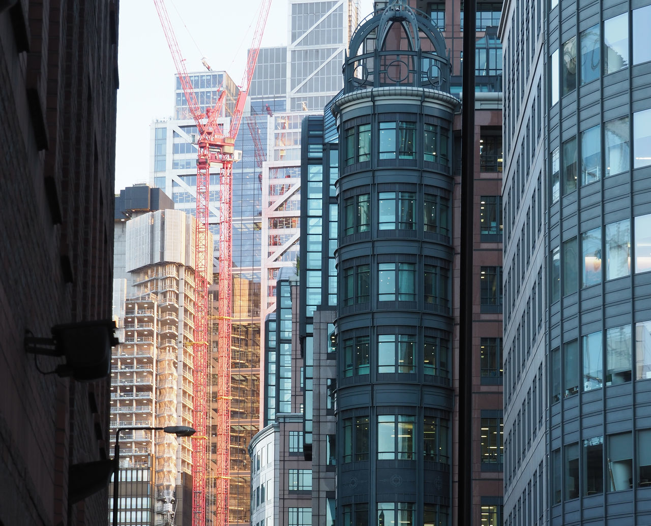 LOW ANGLE VIEW OF BUILDINGS IN CITY