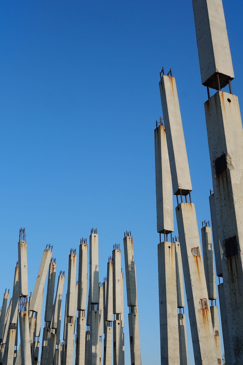 LOW ANGLE VIEW OF CRANE AGAINST CLEAR SKY