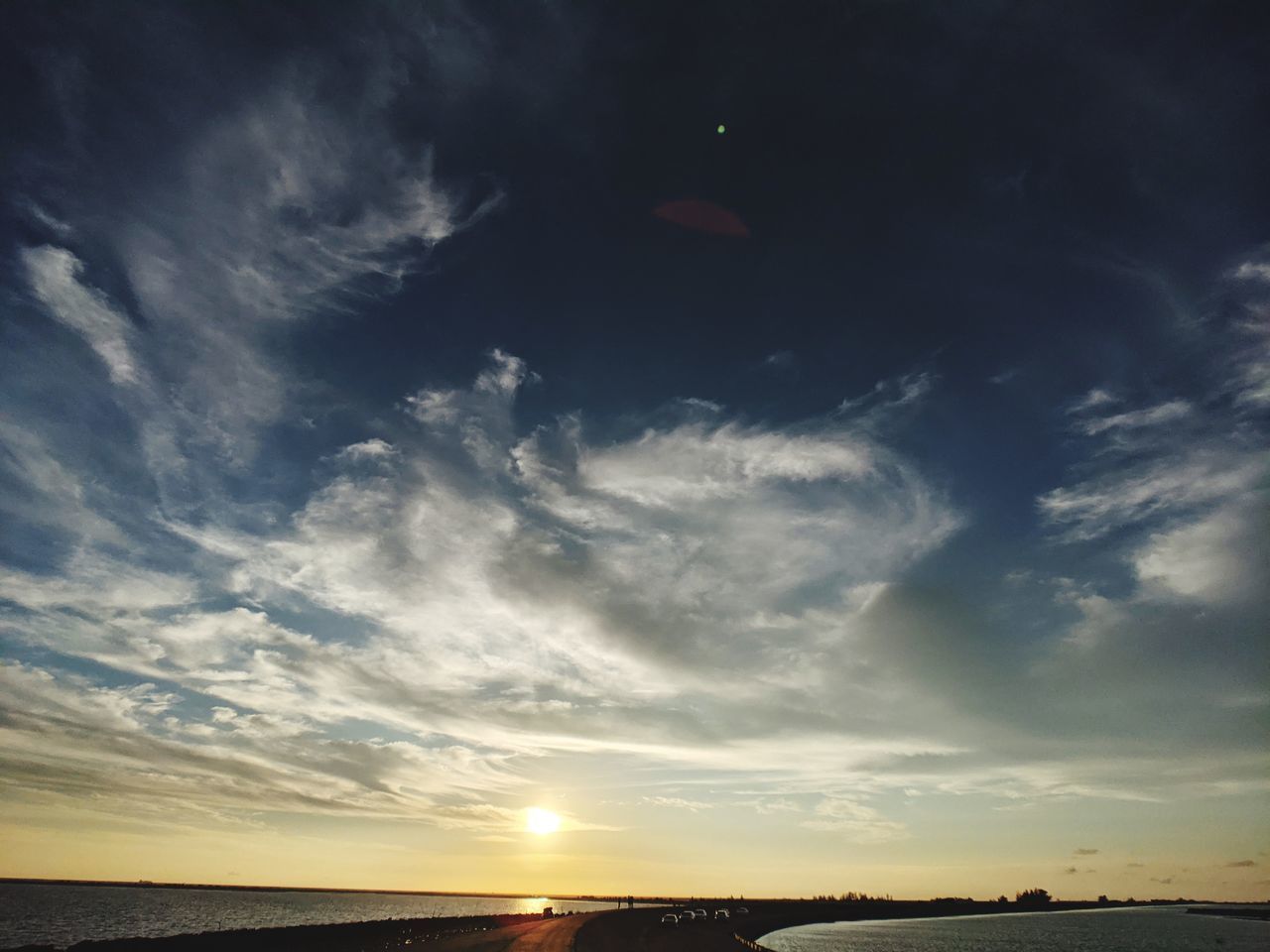 SCENIC VIEW OF SEA AGAINST SUNSET SKY