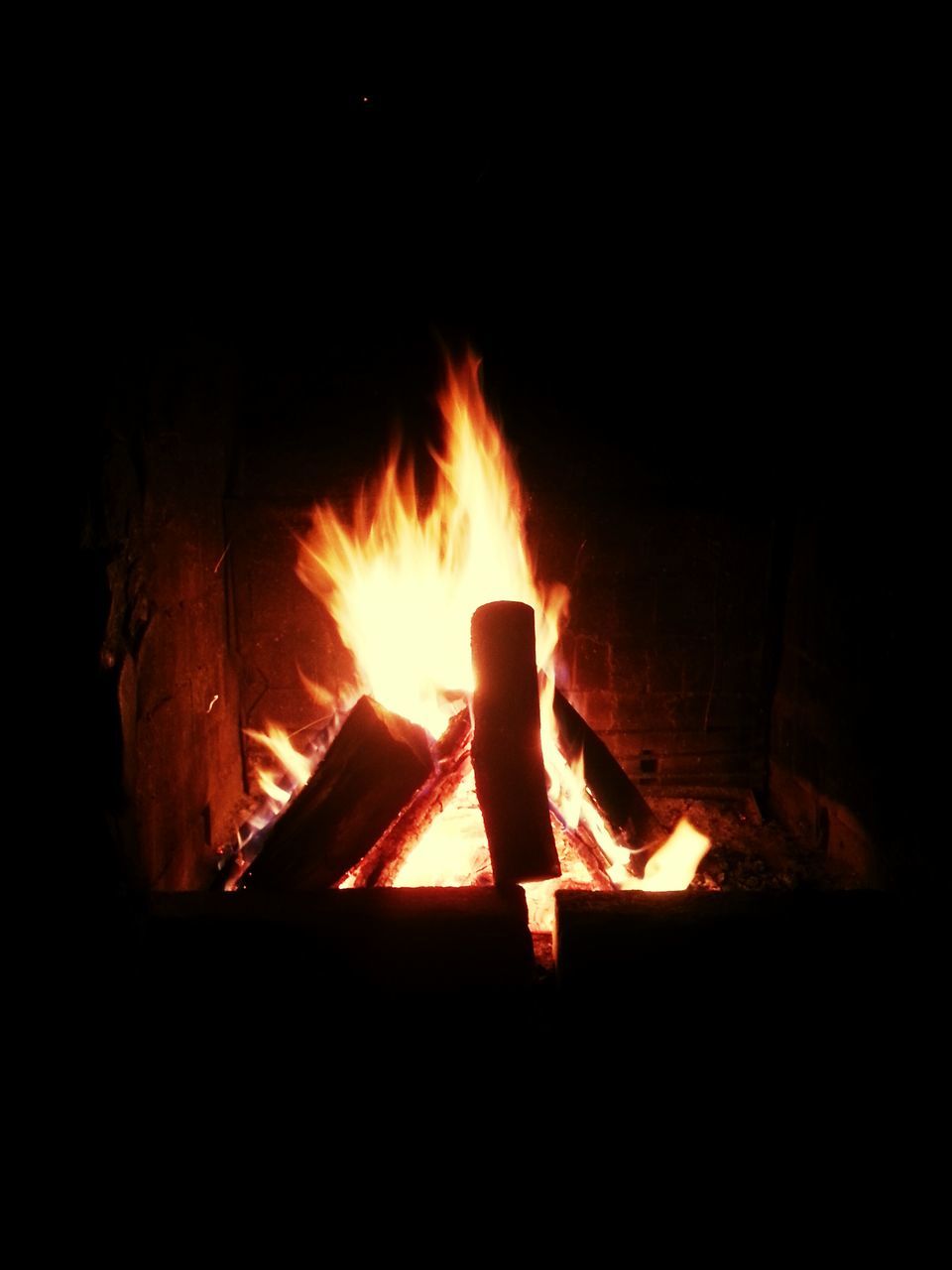 burning, flame, fire - natural phenomenon, night, heat - temperature, glowing, bonfire, dark, fire, illuminated, firewood, heat, orange color, copy space, silhouette, campfire, light - natural phenomenon, motion, outdoors