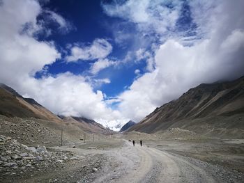 Scenic view of tibetan mountains against sky. 